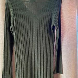Deletta Olive Sweater Size Medium, long sleeves, buttons on bottom, v neck